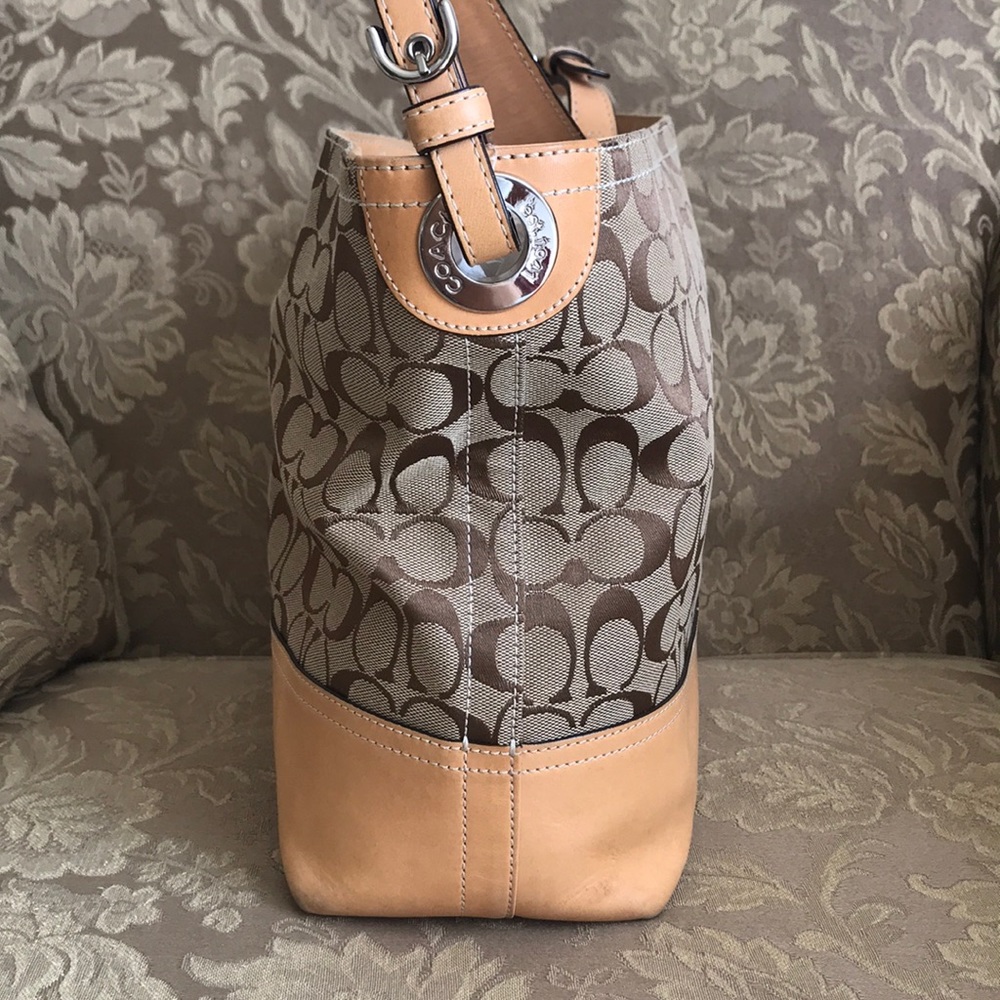 Coach Handbag - Picture 4 of 8